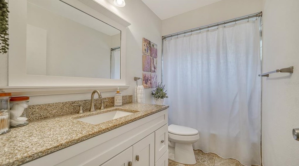 2453 Briar Oak Cir, Sarasota FL  34232-6128 exterior