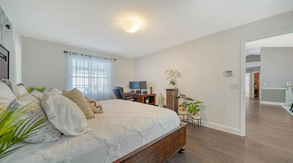 2453 Briar Oak Cir, Sarasota FL  34232-6128 exterior