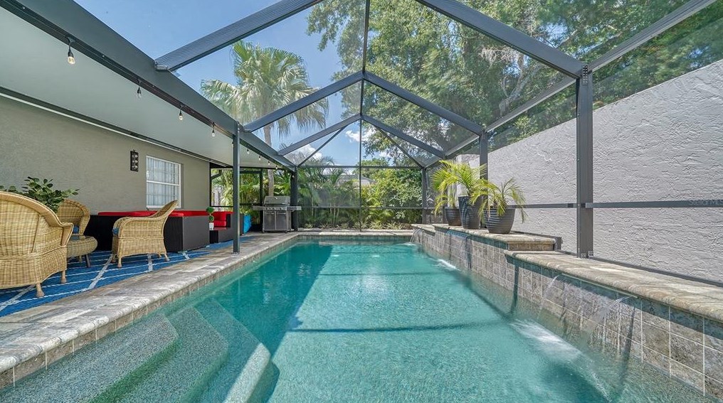 2453 Briar Oak Cir, Sarasota FL  34232-6128 exterior