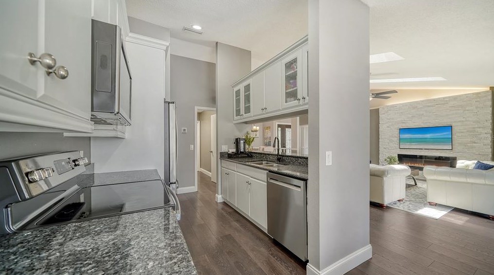 2453 Briar Oak Cir, Sarasota FL  34232-6128 exterior