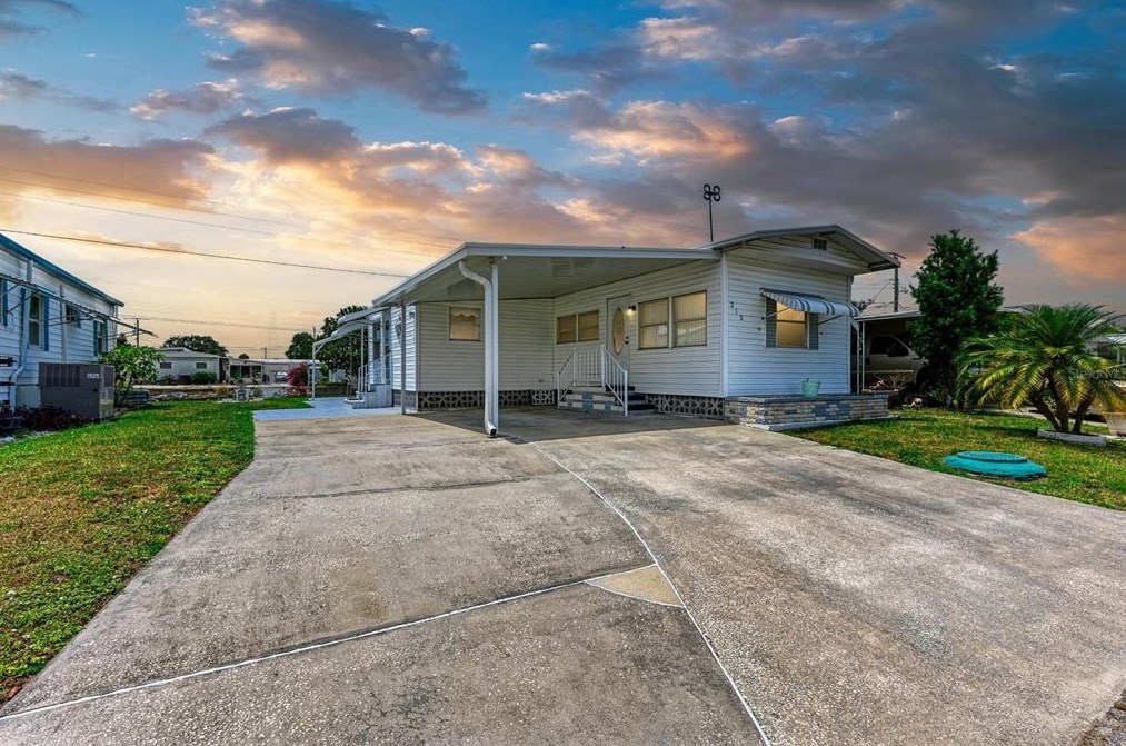 212 51st Avenue Plz, Bradenton, FL 34207-2773
