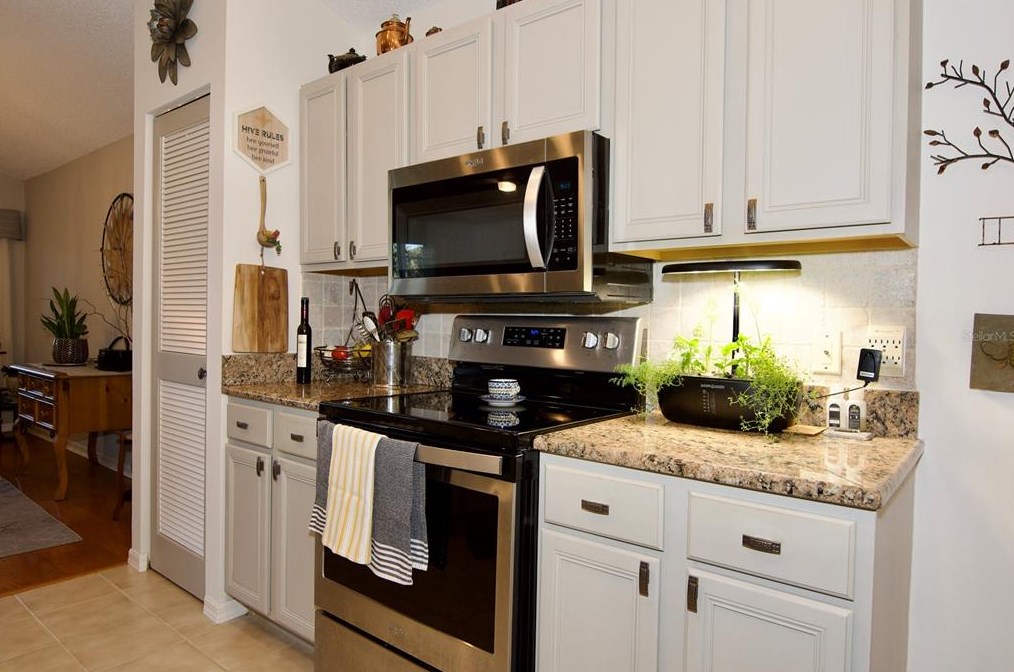 4912 Linsey Ct, Sarasota FL 34243-4556 exterior