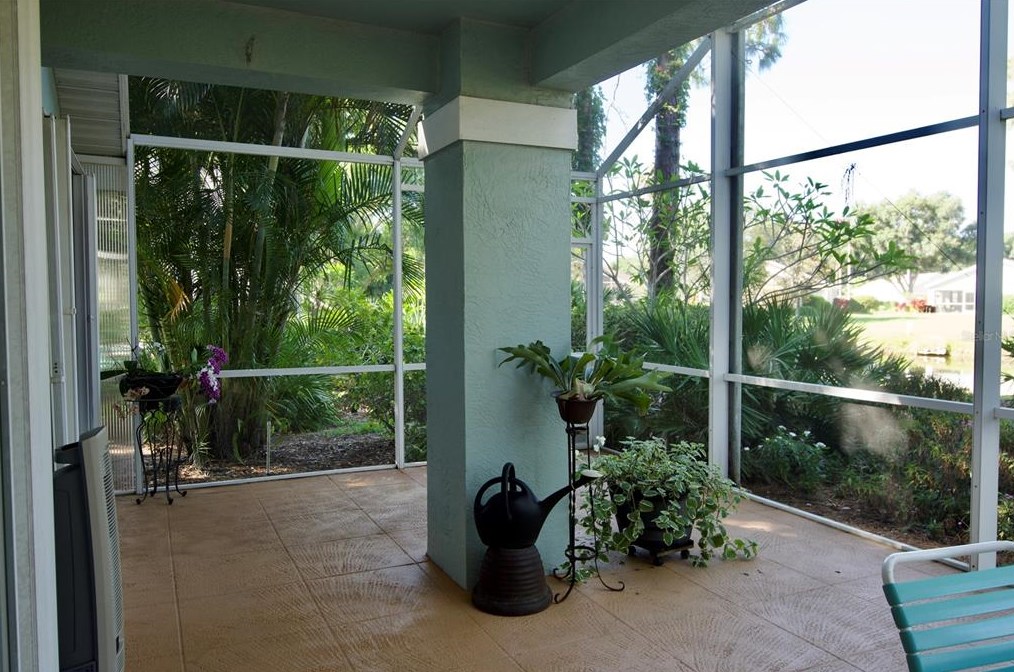 4912 Linsey Ct, Sarasota FL 34243-4556 exterior