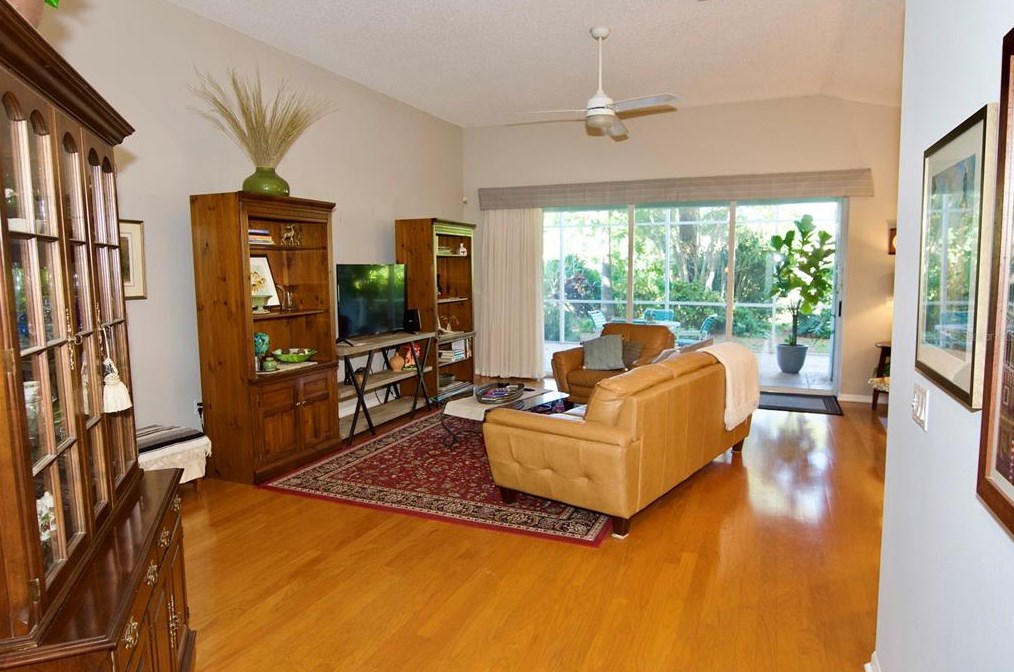 4912 Linsey Ct, Sarasota FL 34243-4556 exterior