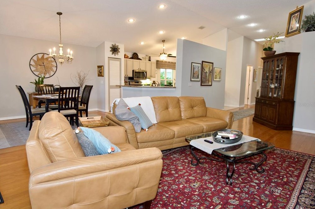 4912 Linsey Ct, Sarasota FL 34243-4556 exterior