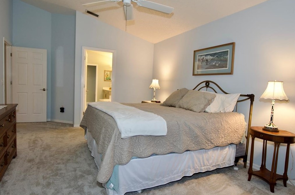 4912 Linsey Ct, Sarasota FL 34243-4556 exterior