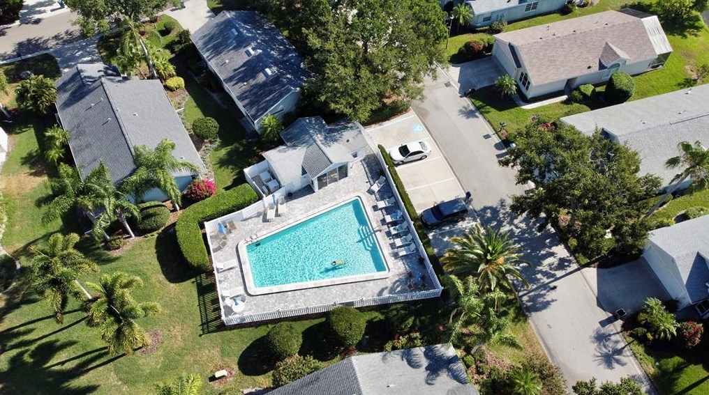 4912 Linsey Ct, Sarasota FL 34243-4556 exterior