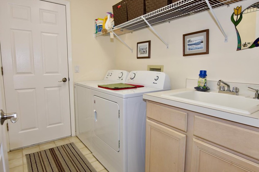 4912 Linsey Ct, Sarasota FL 34243-4556 exterior