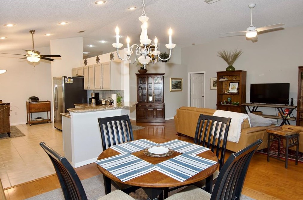 4912 Linsey Ct, Sarasota FL 34243-4556 exterior