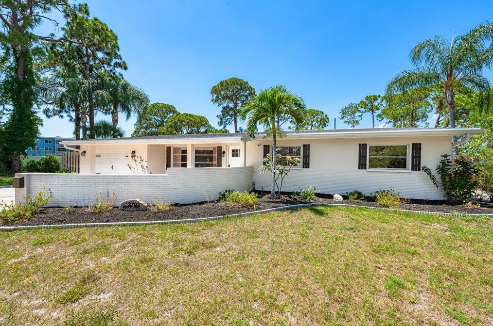 2705 Bruce Ln, Sarasota, FL 34237-3001