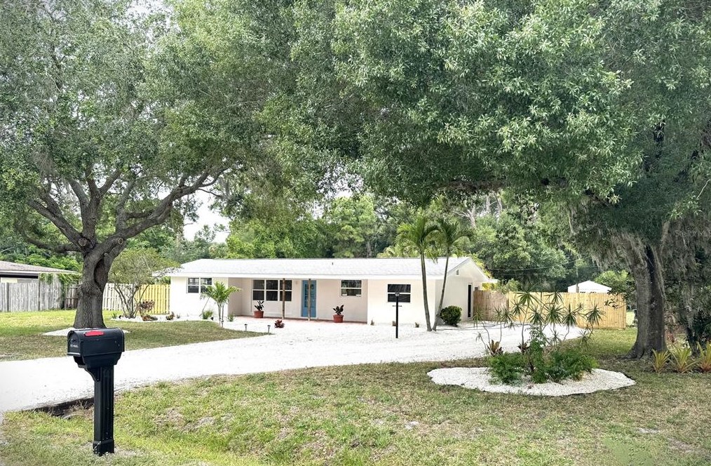 5415 Sawgrass Rd, Sarasota, FL 34232-2318