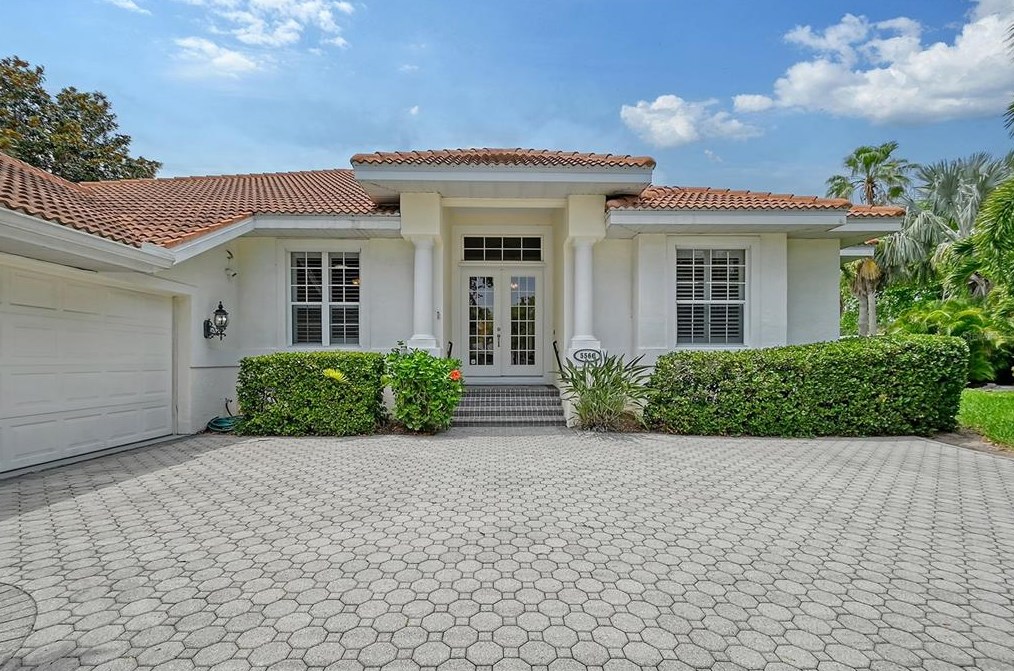 5566 Siesta Estates Ct, Sarasota, FL 34242-1863