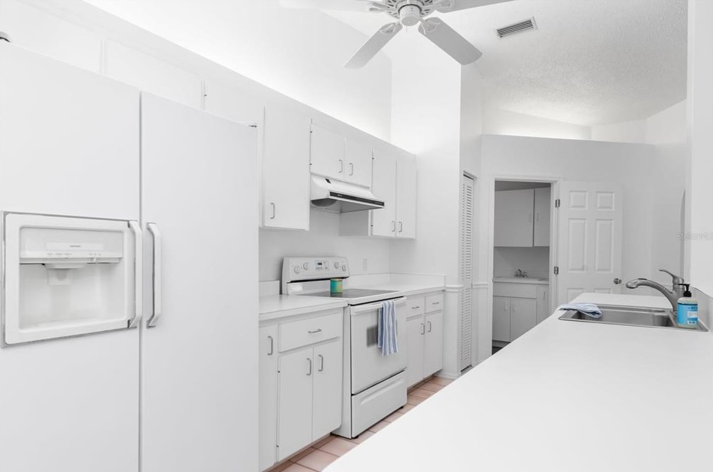 5629 Wilde Oak Way, Sarasota FL  34232-6611 exterior