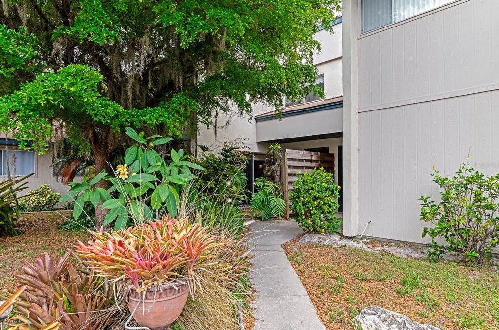 929 Byron Ct, Sarasota, FL 34243-1202