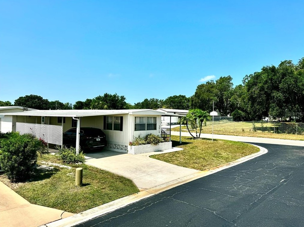 3018 Saralake Dr, Sarasota, FL 34239-2823