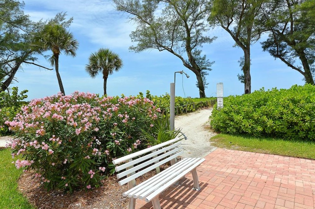 5055 Gulf Of Mexico Dr, Longboat Key FL  34228-2003 exterior