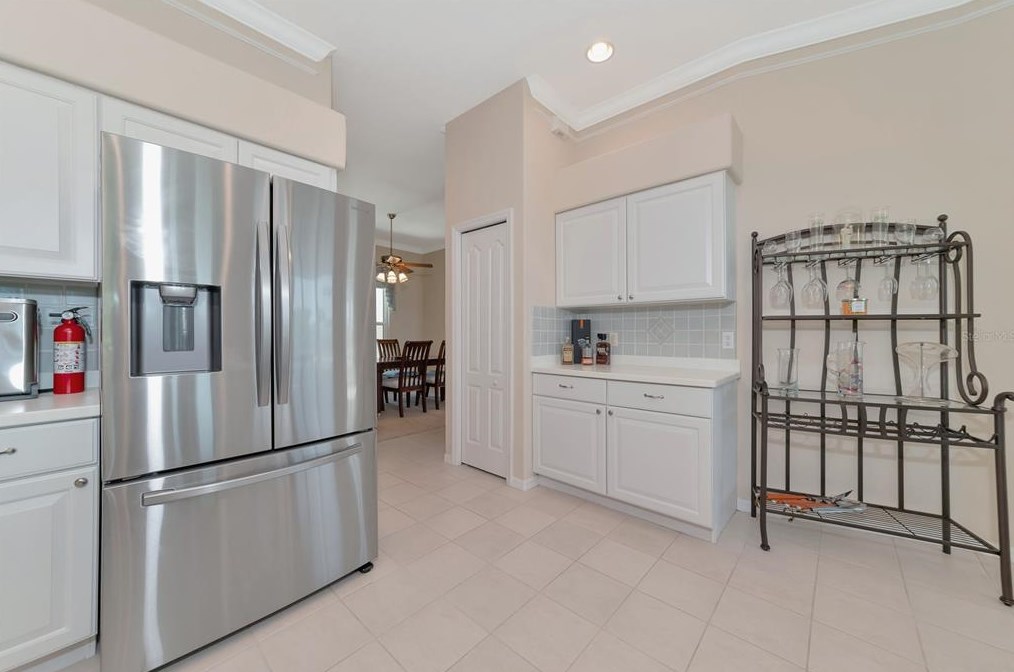 7348 Featherstone Blvd, Sarasota FL 34238-4394 exterior