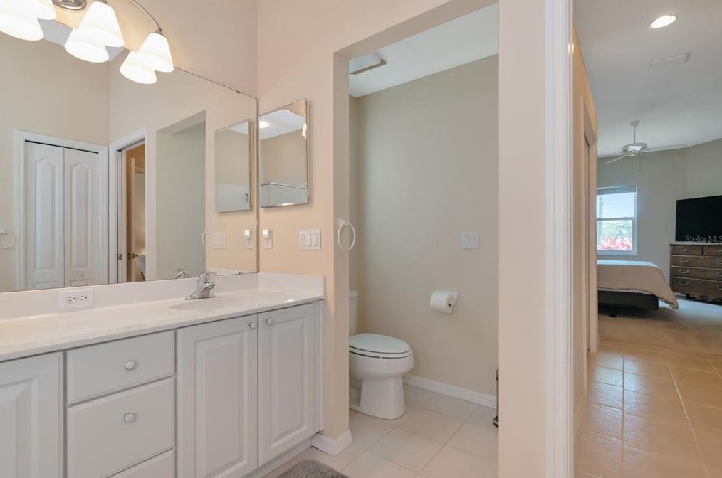 7348 Featherstone Blvd, Sarasota FL 34238-4394 exterior