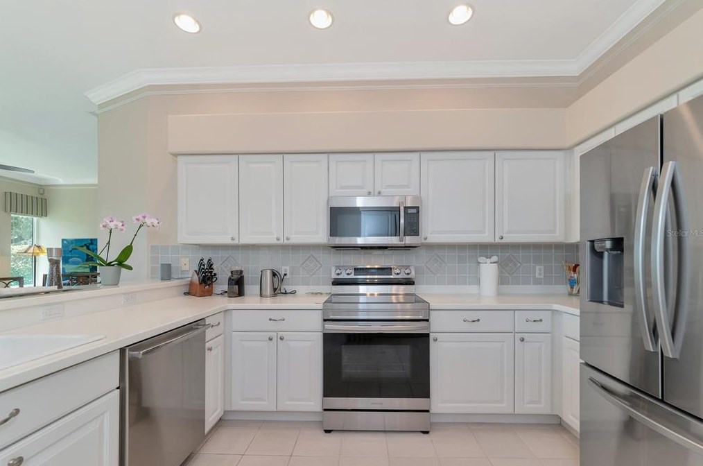 7348 Featherstone Blvd, Sarasota FL 34238-4394 exterior