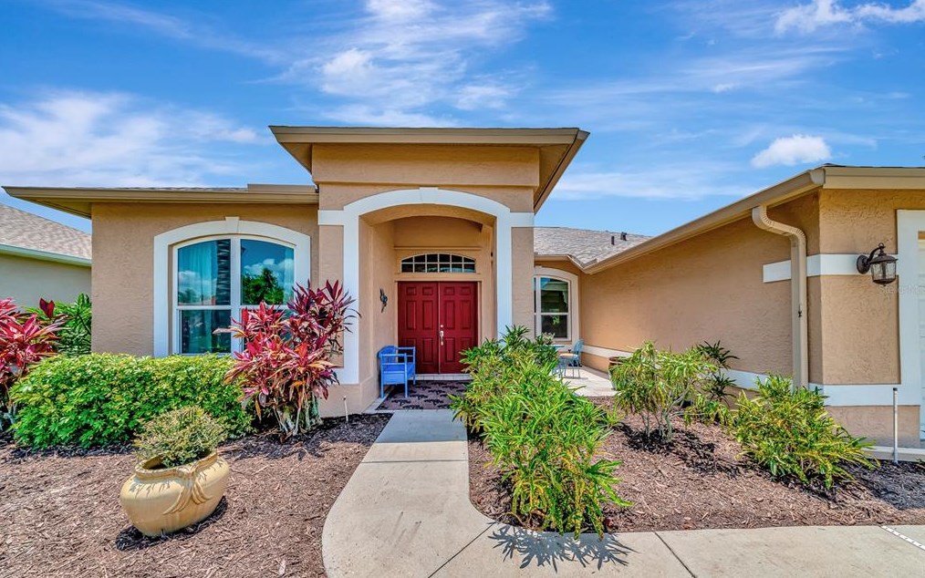 7348 Featherstone Blvd, Sarasota FL 34238-4394 exterior