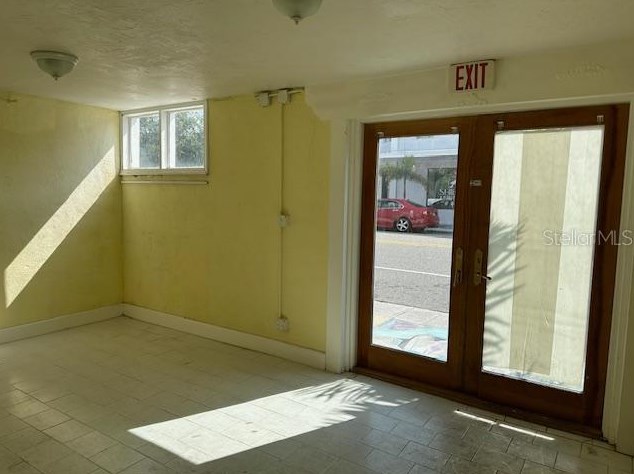 417 Burns Ct, Sarasota FL  34236-7013 exterior