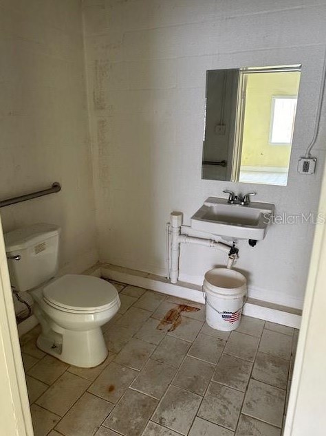 417 Burns Ct, Sarasota FL  34236-7013 exterior