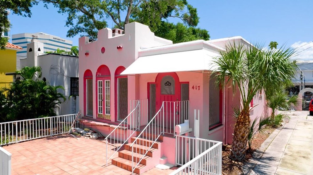 417 Burns Ct, Sarasota FL  34236-7013 exterior