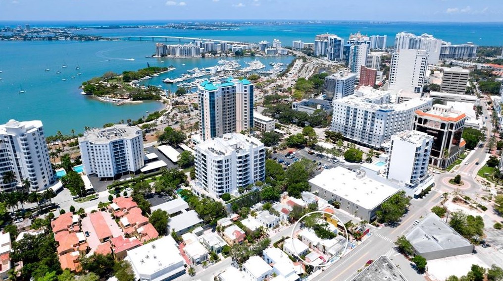 417 Burns Ct, Sarasota FL  34236-7013 exterior