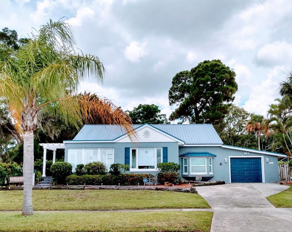 2512 Riverside Dr E, Bradenton, FL 34208