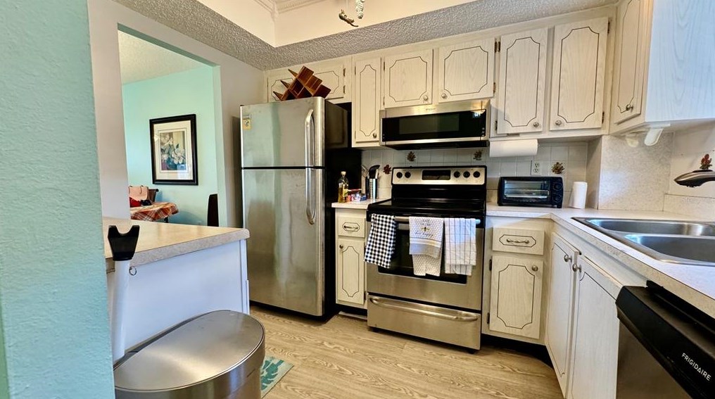 3945 Lake Bayshore Dr #f-405, Bradenton, FL 34205