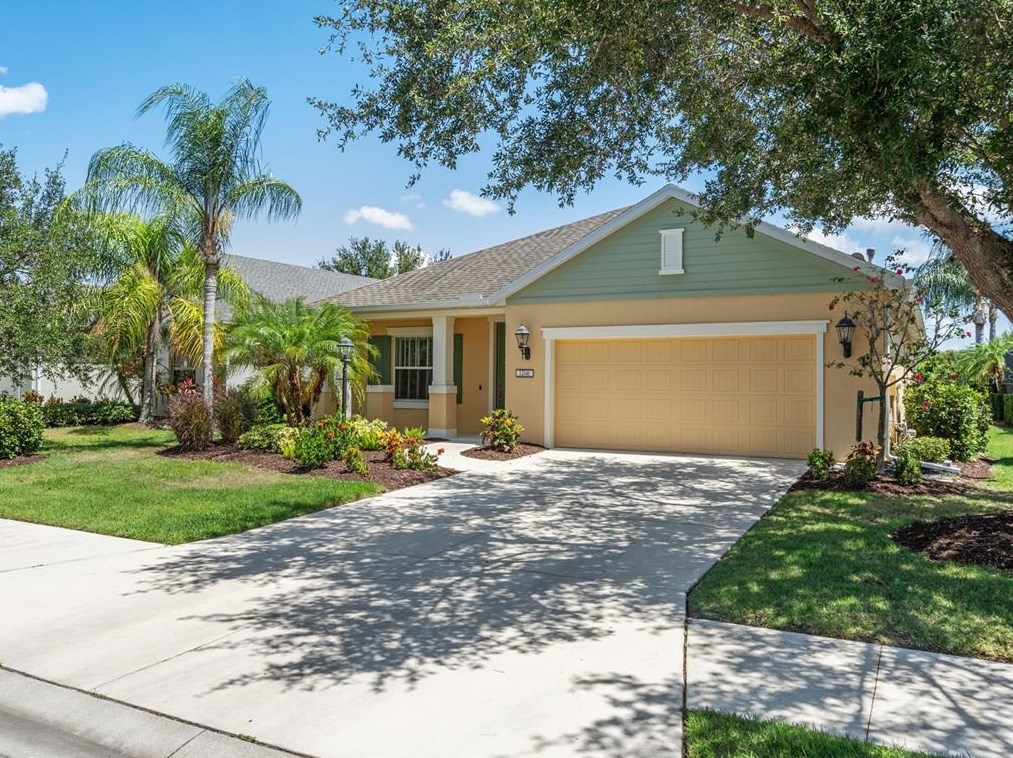 12141 Forest Park Cir, Bradenton, FL 34211