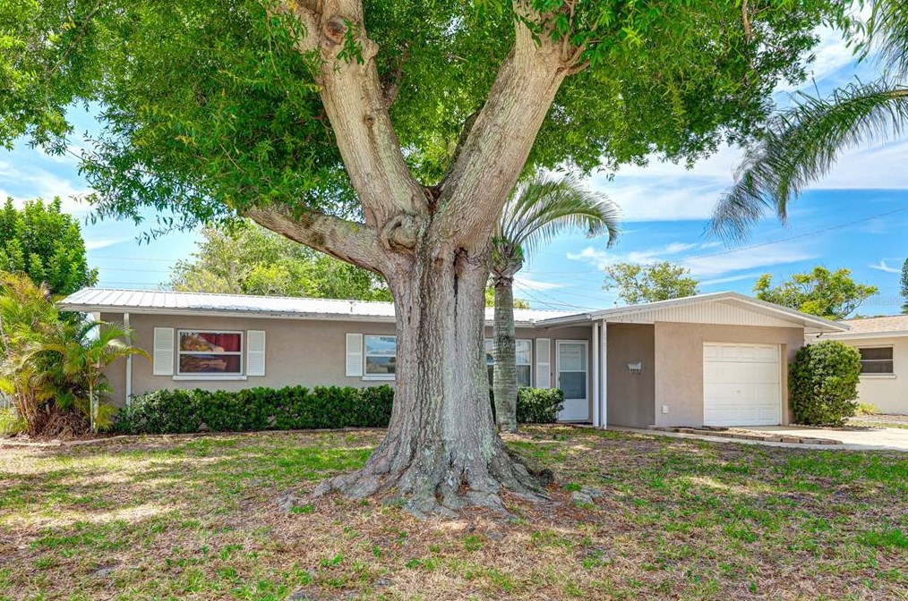 2901 23rd Ave, Bradenton, FL 34205-3037
