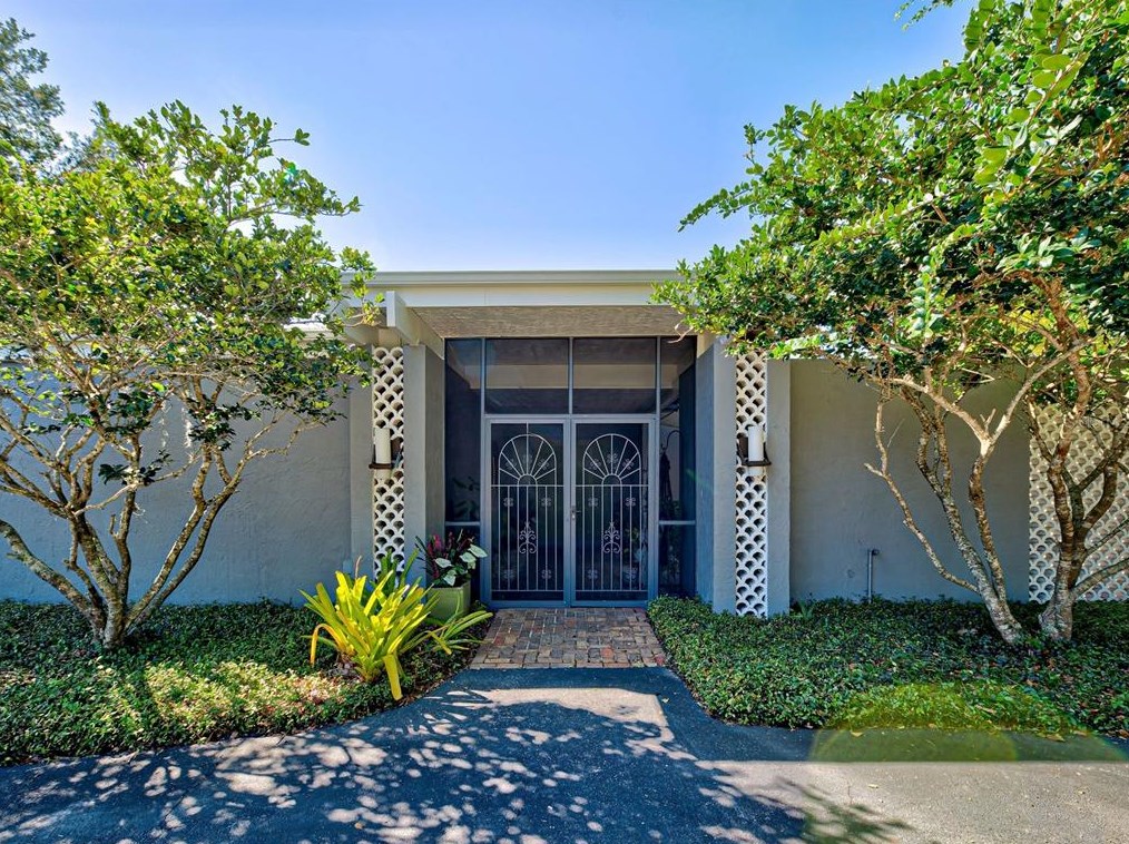 1310 Mustang St, Nokomis, FL 34275-1710