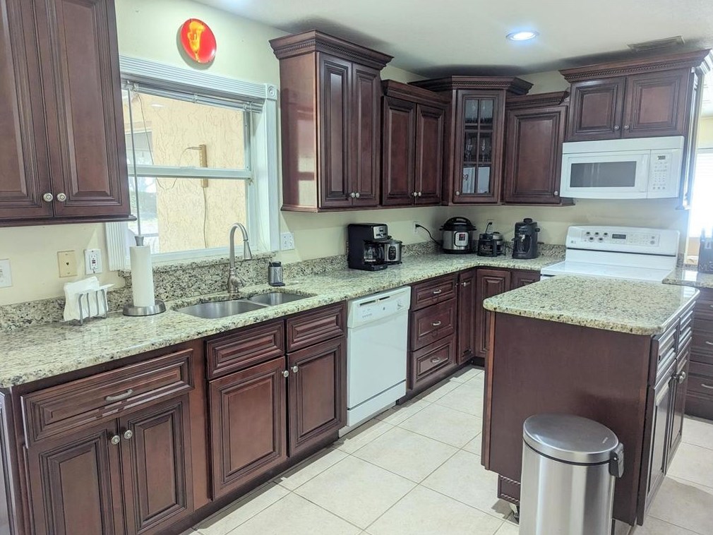 5174 Old Ashwood Dr, Sarasota, FL 34233-3491
