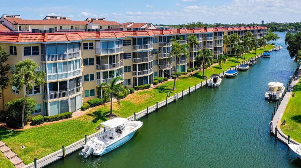 1300 Portofino Dr, Sarasota, FL 34242-3144
