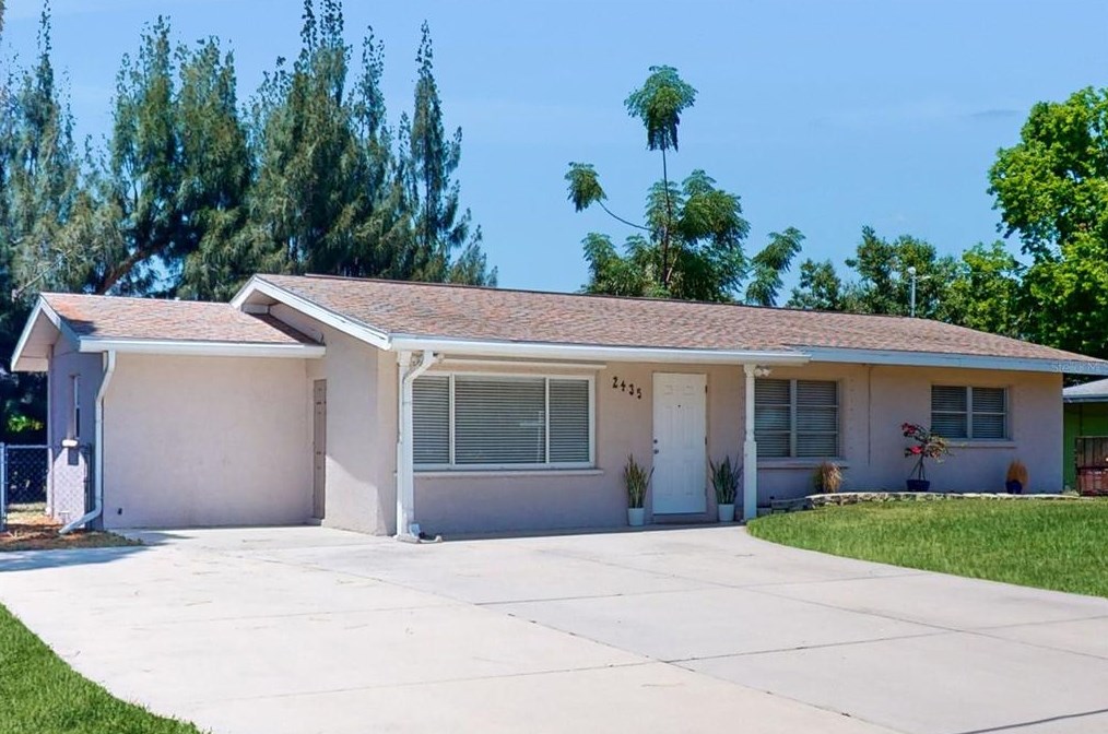 2435 Eugene St, Sarasota, FL 34231-6817