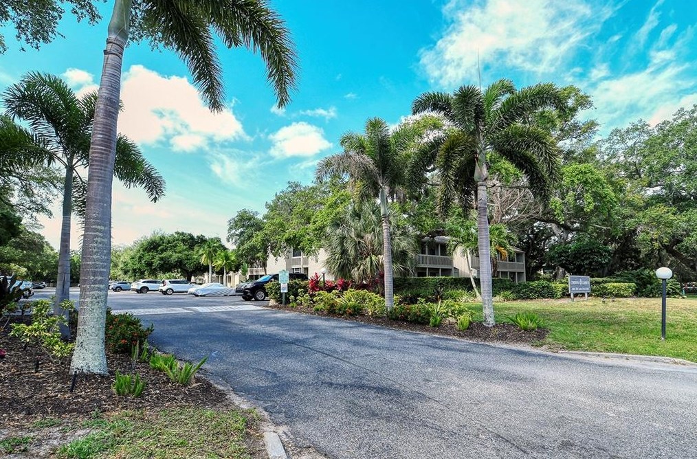 2204 Bahia Vista St, Sarasota FL  34239-2406 exterior