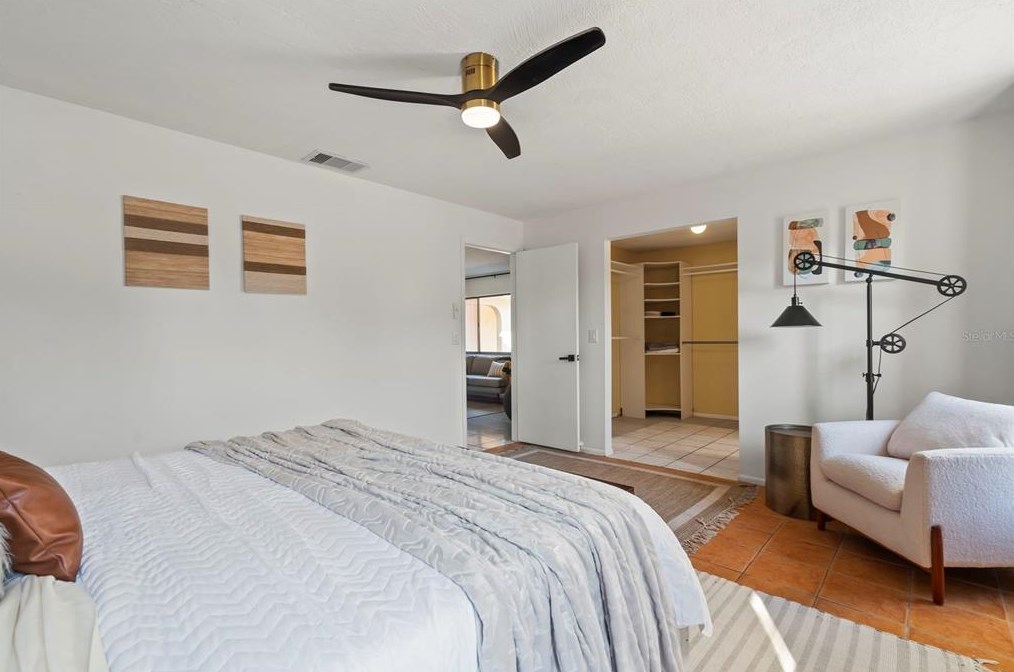 1477 Georgetowne Dr, Sarasota FL  34232-2011 exterior