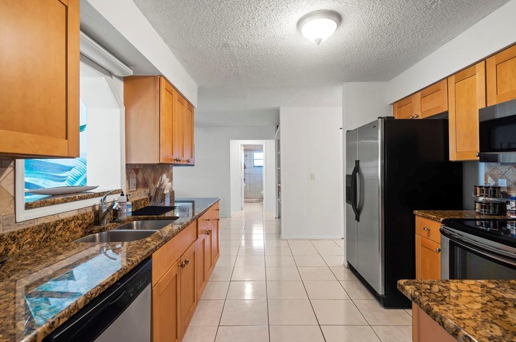 1477 Georgetowne Dr, Sarasota FL  34232-2011 exterior