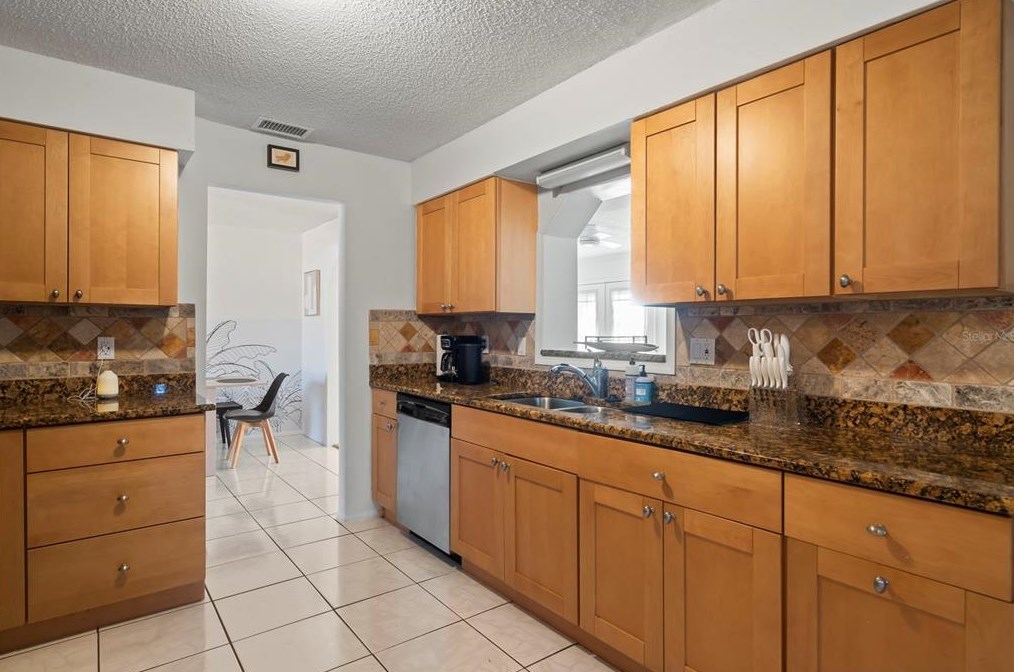 1477 Georgetowne Dr, Sarasota FL  34232-2011 exterior