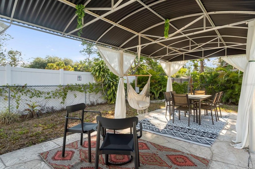 1477 Georgetowne Dr, Sarasota FL  34232-2011 exterior