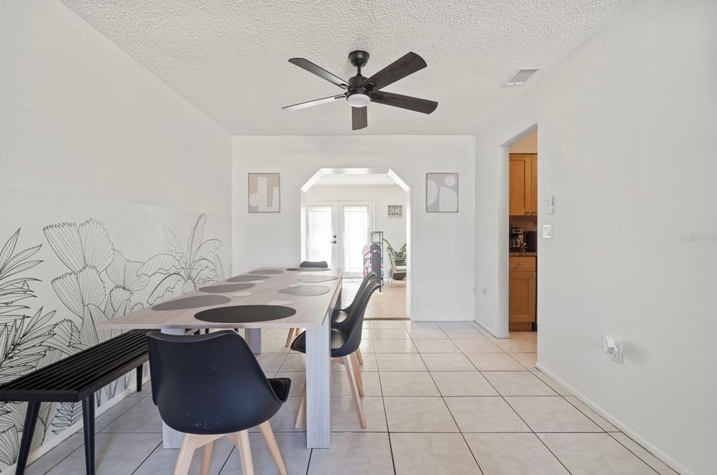 1477 Georgetowne Dr, Sarasota FL  34232-2011 exterior