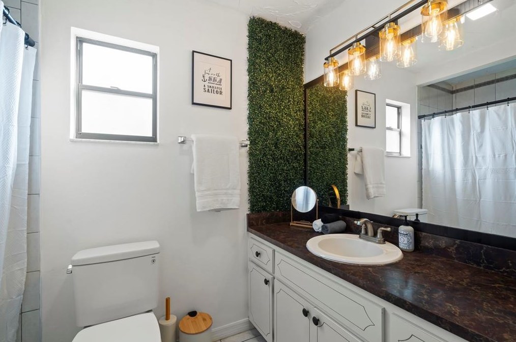 1477 Georgetowne Dr, Sarasota FL  34232-2011 exterior