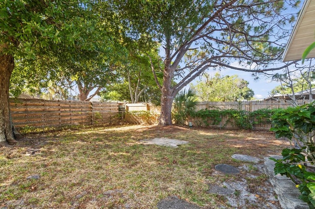 1477 Georgetowne Dr, Sarasota FL  34232-2011 exterior