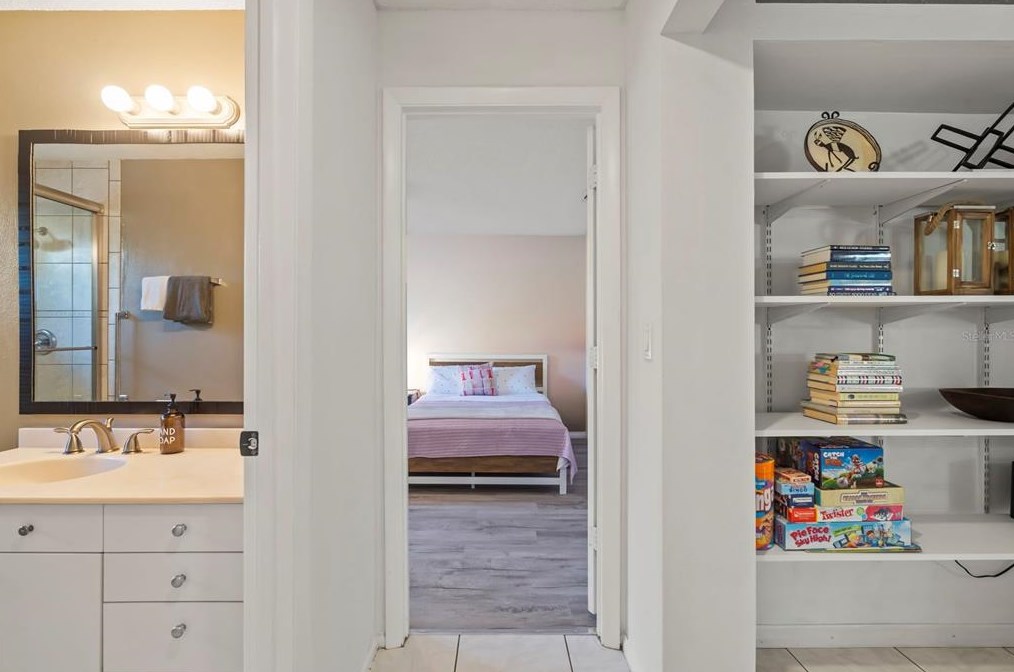 1477 Georgetowne Dr, Sarasota FL  34232-2011 exterior