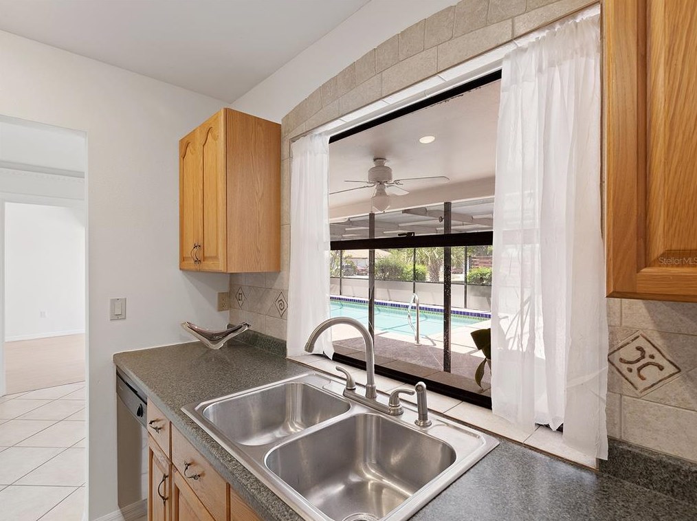 1702 Oak Vw Dr, Sarasota FL  34232-3358 exterior