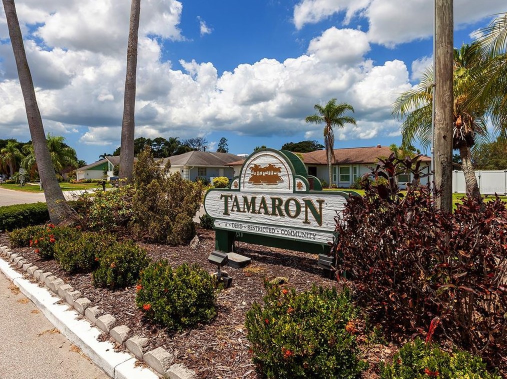 1702 Oak Vw Dr, Sarasota FL  34232-3358 exterior