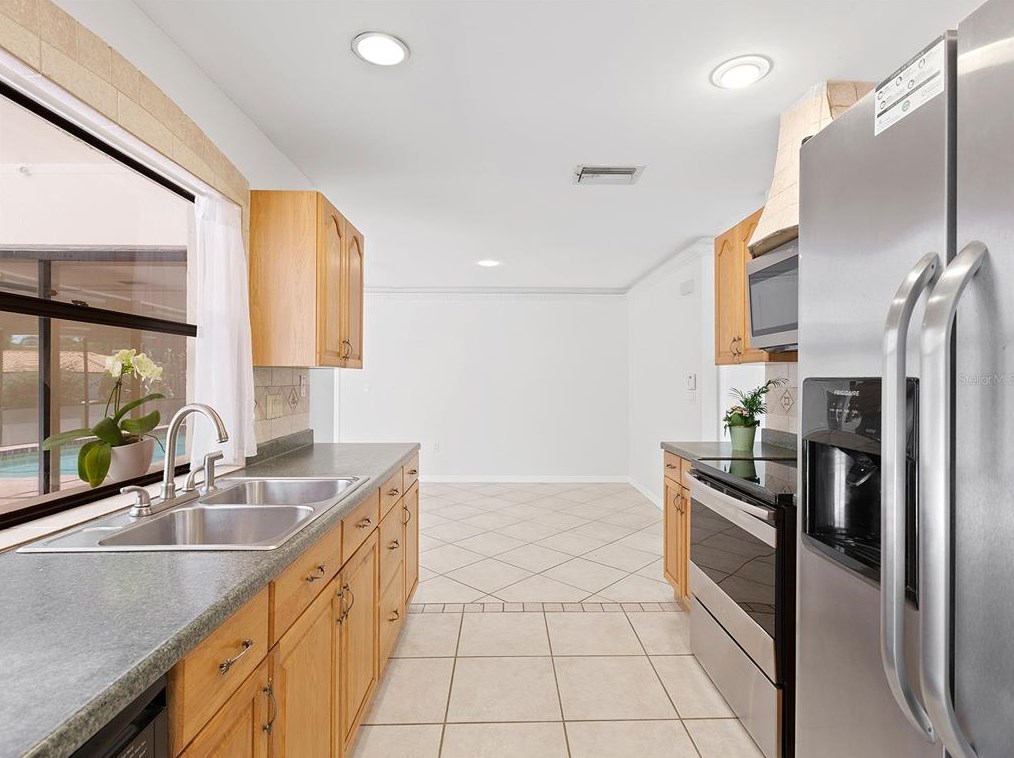 1702 Oak Vw Dr, Sarasota FL  34232-3358 exterior