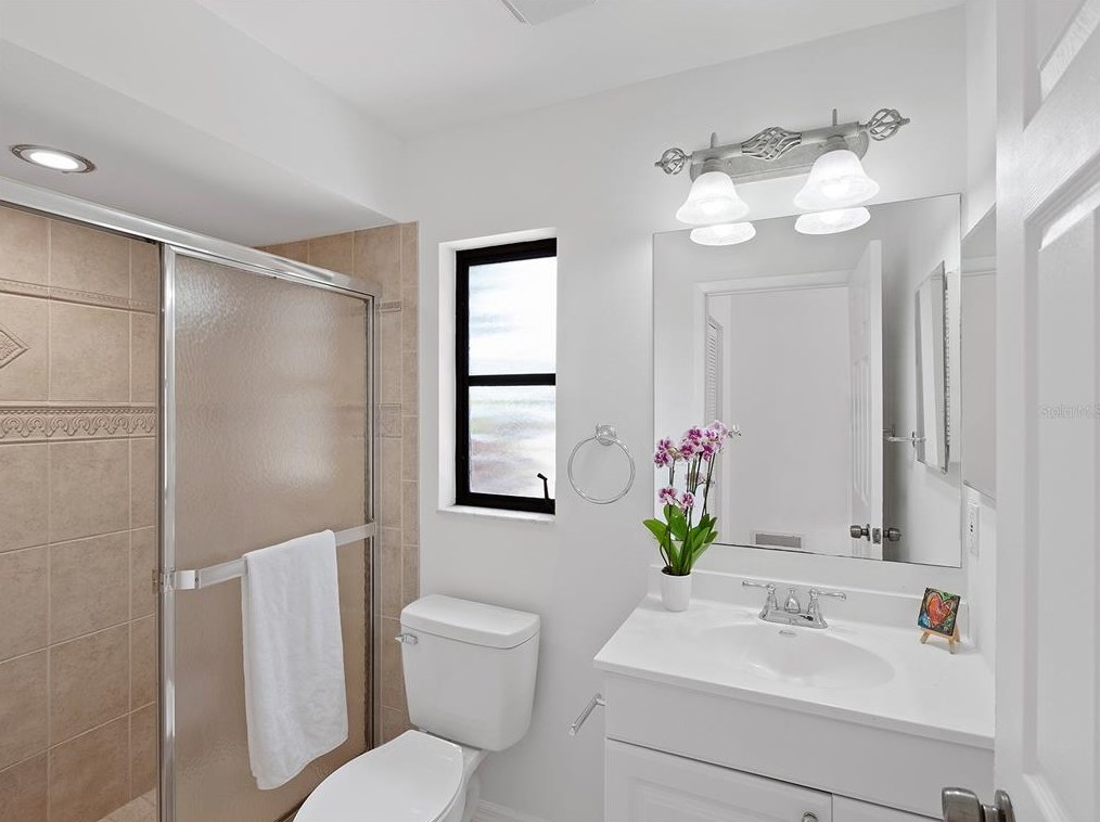 1702 Oak Vw Dr, Sarasota FL  34232-3358 exterior