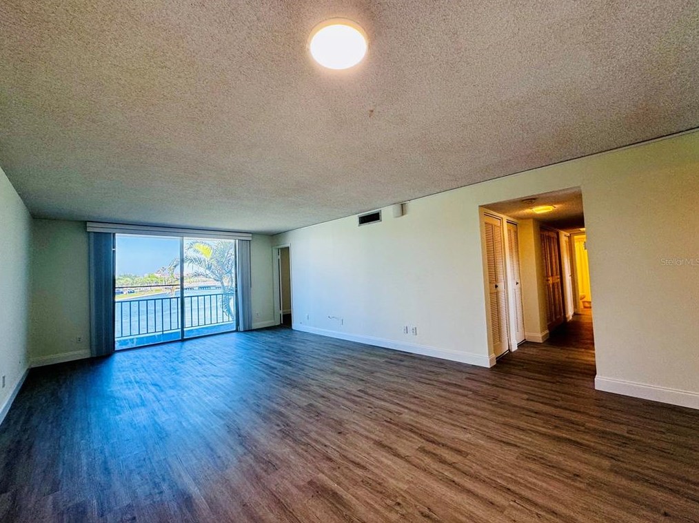 7405 Bay Island Dr S #221, Saint Petersburg, FL 33707
